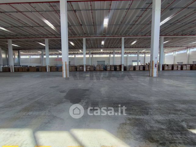 Capannone in commerciale in Via Boscofangone