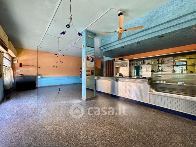 Negozio/locale commerciale in commerciale in Via Roma