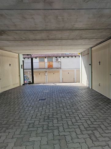 Garage/posto auto in residenziale in Via Francesco Fortunio 1