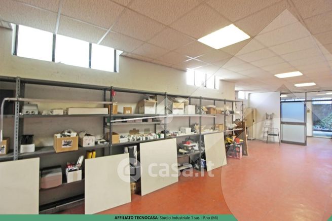 Capannone in commerciale in Via Pace 125