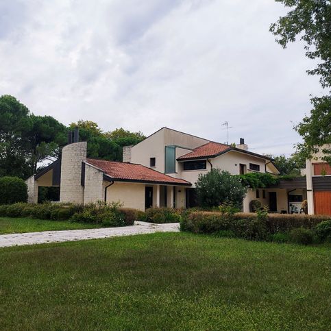 Villa in residenziale in Via Attilio Basso