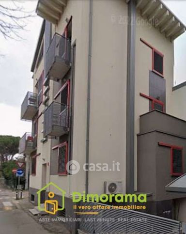 Box/posto auto in residenziale in Viale Spica 4