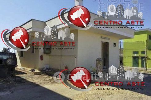 Capannone in commerciale in 