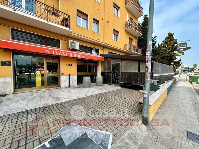 Attivitã /licenza (con o senza mura) in commerciale in Via Enrico Toti 33