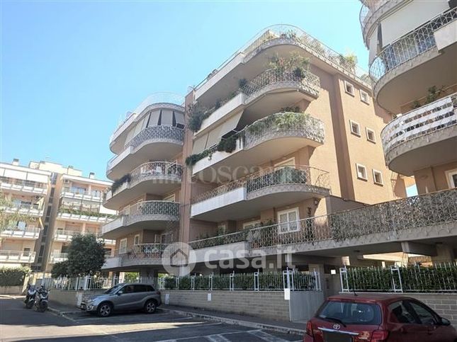 Box/posto auto in residenziale in Via Nadir Quinto