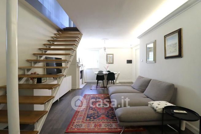 Casa bi/trifamiliare in residenziale in Via Ippocrate