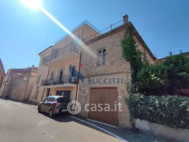Casa indipendente in residenziale in Via Terranova 72