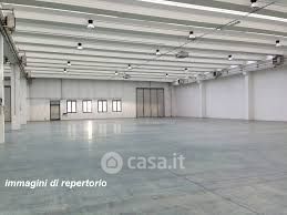 Capannone in commerciale in Via dei Confini