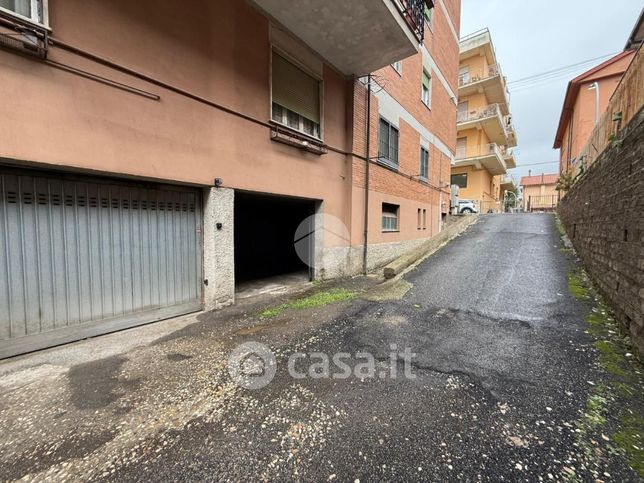 Garage/posto auto in residenziale in Via Etruria 17