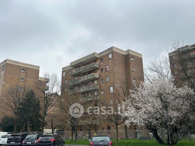 Box/posto auto in residenziale in Via Sulmona 11