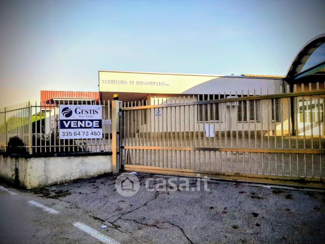 Capannone in commerciale in Via Borgonovo 12