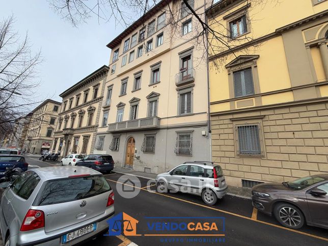 Appartamento in residenziale in Viale Spartaco Lavagnini 12