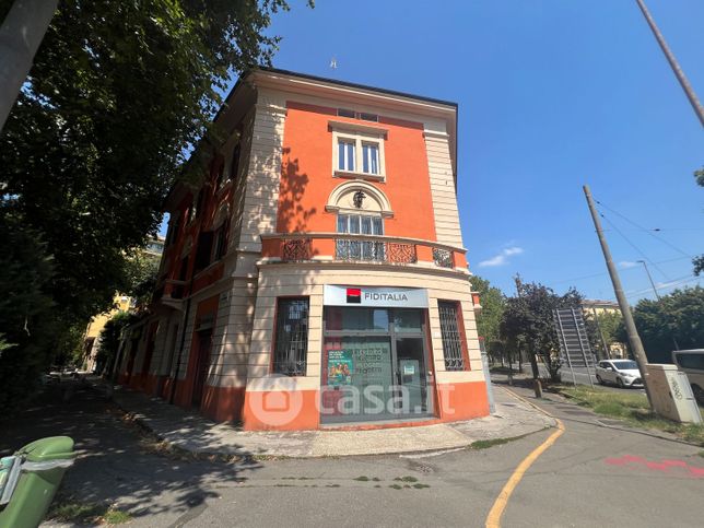 Ufficio in commerciale in Viale A. Tassoni 126