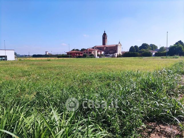 Terreno edificabile in residenziale in Via Leonia Pellini 18