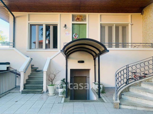 Casa indipendente in residenziale in 