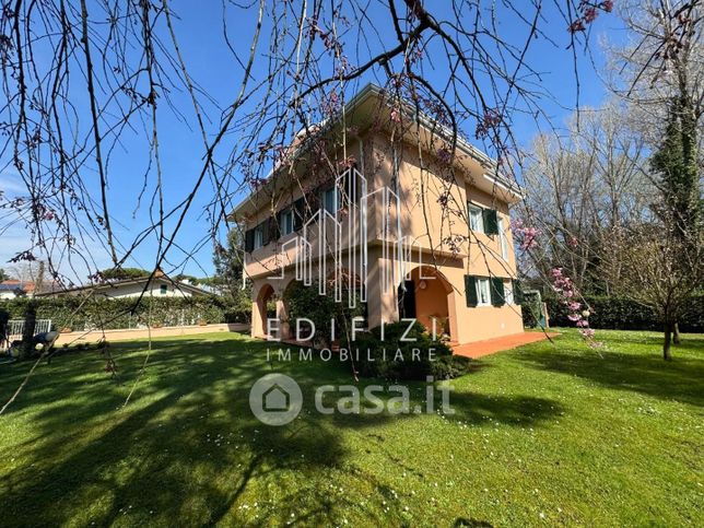 Villa in residenziale in Via Ronchi