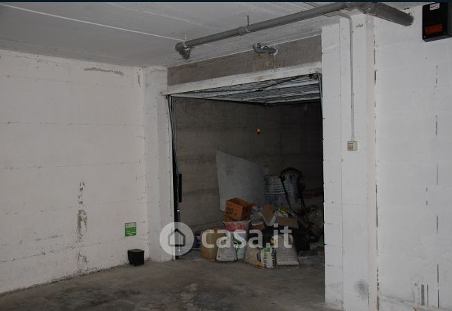 Box/posto auto in residenziale in Via del Raku