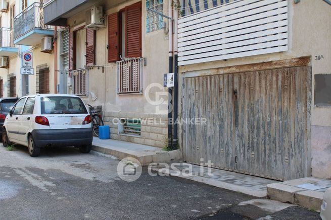 Box/posto auto in residenziale in Via Napoli 34
