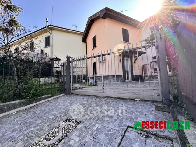 Villa in residenziale in Via Bergamo