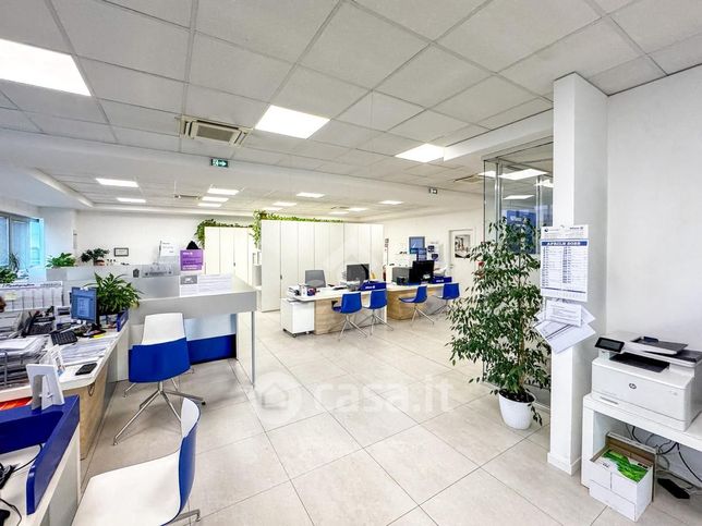 Ufficio in commerciale in Via Bergamo 30