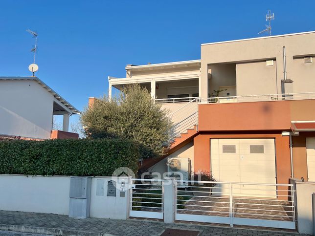 Villetta a schiera in residenziale in Via Amsterdam 9