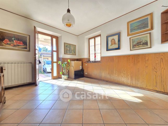 Casa bi/trifamiliare in residenziale in 