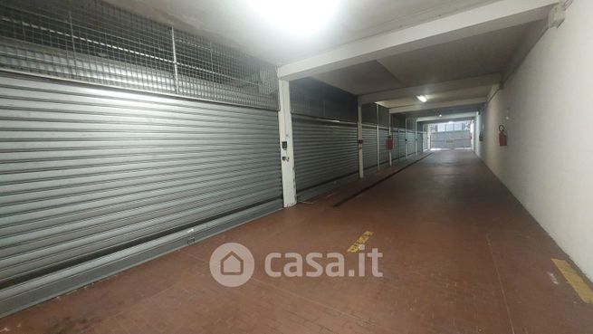 Box/posto auto in residenziale in Via Gaetana Agnesi 14