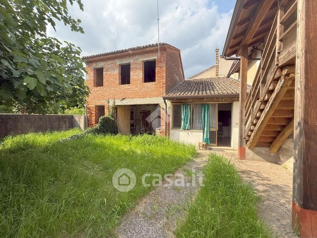 Rustico/casale in residenziale in 