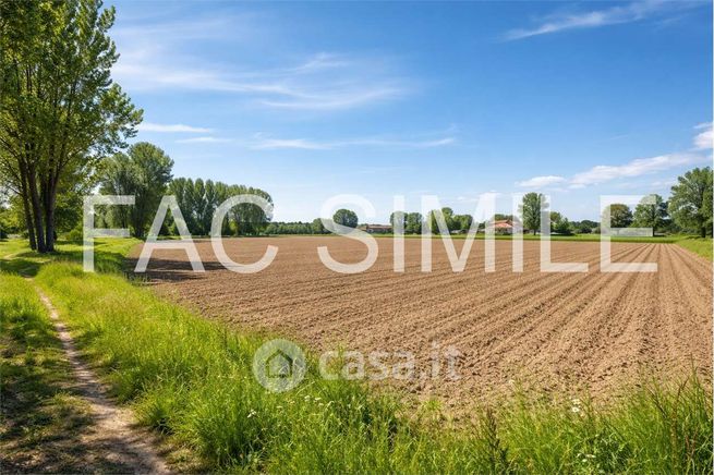 Terreno agricolo in commerciale in Via Chiesanuova