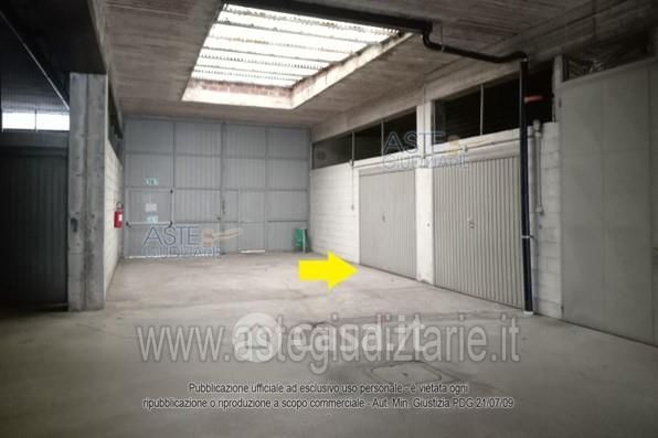 Garage/posto auto in residenziale in Corso Italia 255