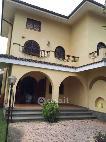 Casa bi/trifamiliare in residenziale in Via Porto Maurizio