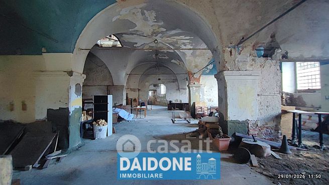 Capannone in commerciale in Scali delle Pietre