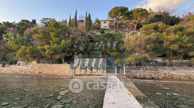 Casa indipendente in residenziale in Strada Costiera 28