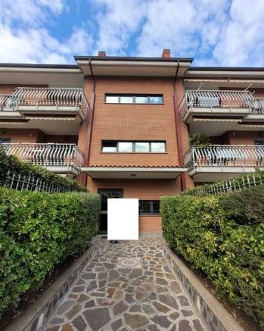 Appartamento in residenziale in Via Lago di Bracciano 86