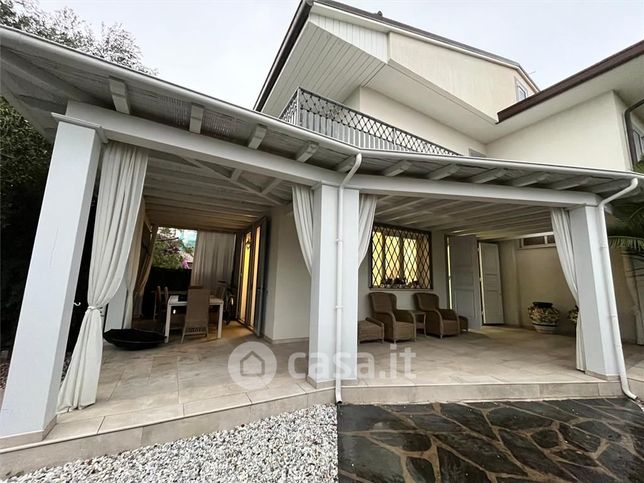 Villa in residenziale in Piazza G. Garibaldi