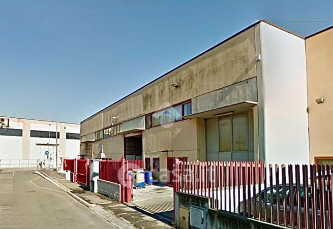Capannone in commerciale in Via Guido Rossa 12