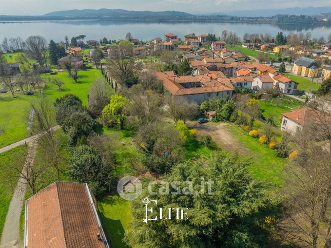 Terreno edificabile in residenziale in Via al Lago 13