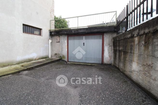 Garage/posto auto in residenziale in Via Piemonte 17