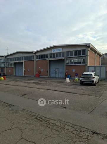 Capannone in commerciale in Via Ferdinando Bernini 3