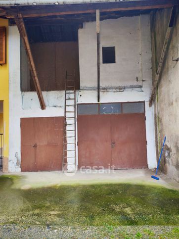 Box/posto auto in residenziale in Via de Amicis