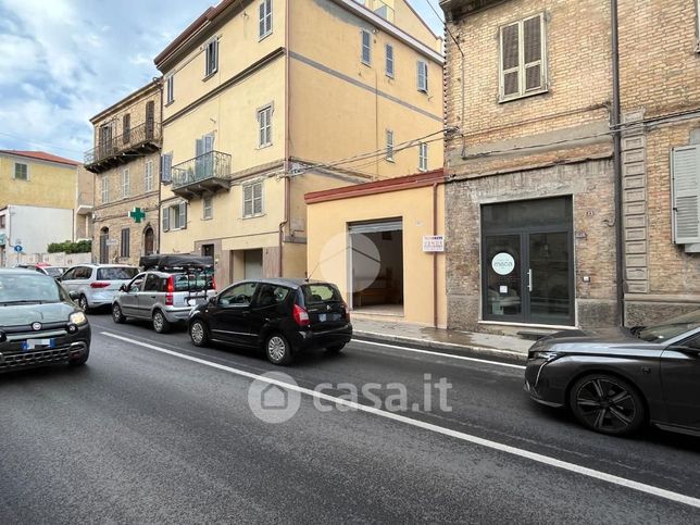 Box/posto auto in residenziale in Via Silvio Pellico 17