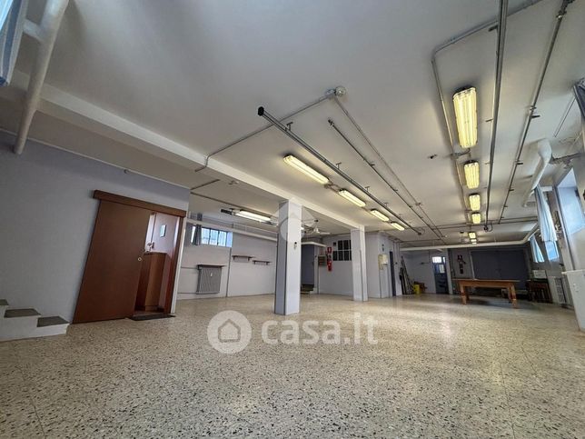 Capannone in commerciale in Via Giuseppe Mazzini 22