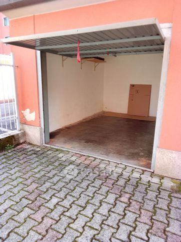 Box/posto auto in residenziale in Via I Maggio