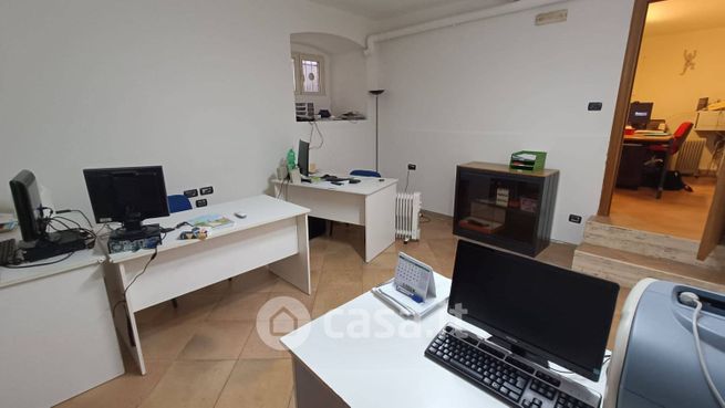 Ufficio in commerciale in Via Aniello Falcone 40
