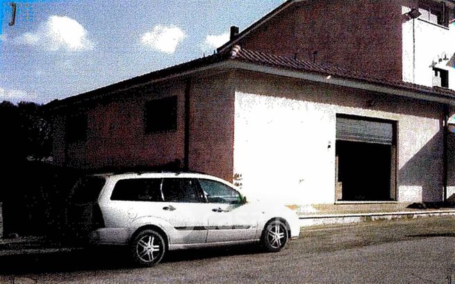 Capannone in commerciale in Via Fossignano 234