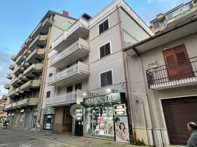Ufficio in commerciale in Viale Italia 143