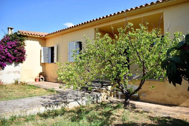 Casa bi/trifamiliare in residenziale in 