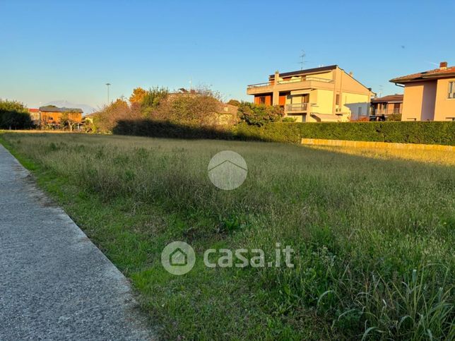 Terreno edificabile in residenziale in Via Carlo Bossoli