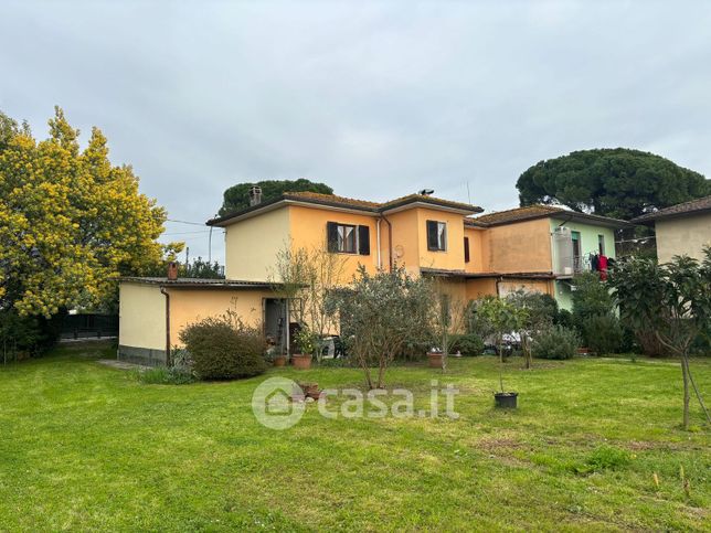 Casa bi/trifamiliare in residenziale in Via Bozzone