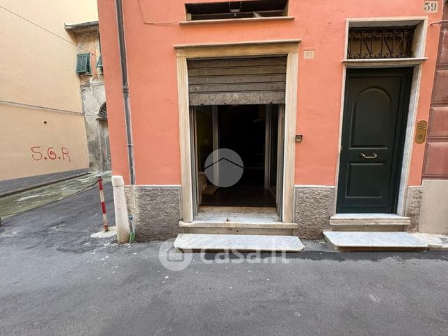 Capannone in commerciale in Via Chiaramone